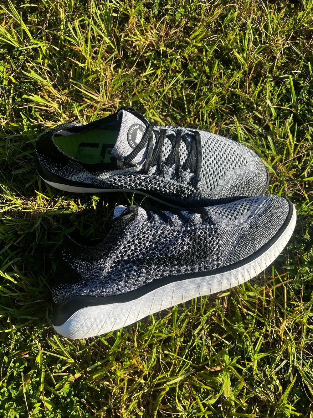 CLEAN Nike size 10.5 Womens Free Run 2018 Black White shoes